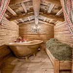 Relais & Chateaux Chasa Montana 酒店