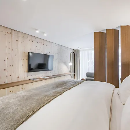 호텔 Relais & Chateaux Chasa Montana 5*