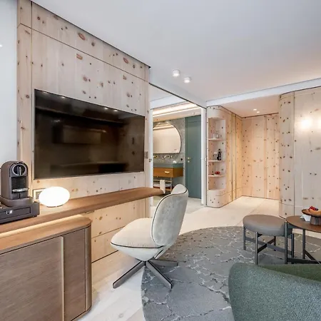 호텔 Relais & Chateaux Chasa Montana 5*