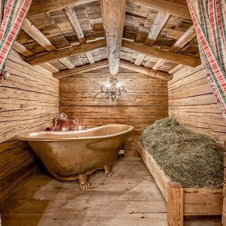 Relais & Chateaux Chasa Montana 호텔