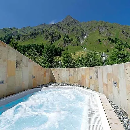 Relais & Chateaux Chasa Montana Hotel 5*