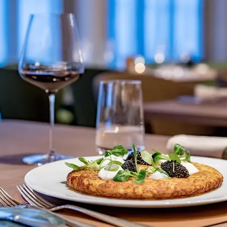 Relais & Chateaux Chasa Montana 酒店